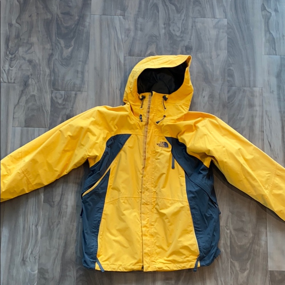 Men’s weatherproof North Face shell.